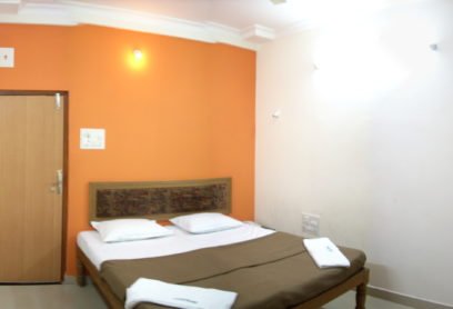 2 Bed Deluxe Ac & Non-Ac